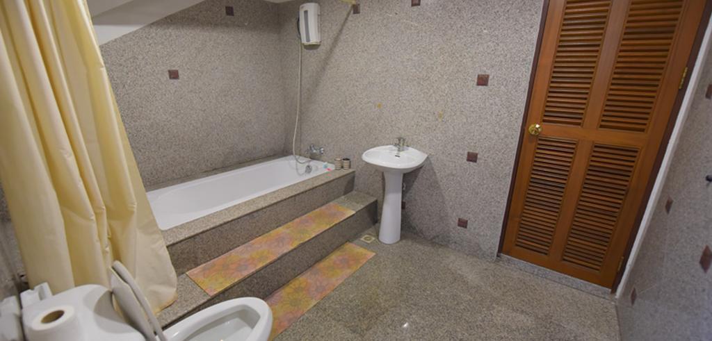 Phuripimarn Penthouse Pak Chong Екстериор снимка
