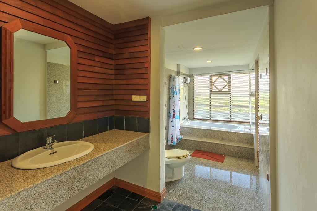Phuripimarn Penthouse Pak Chong Екстериор снимка